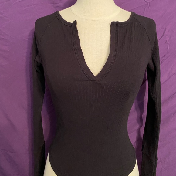 Intimately Free People Black Long Sleeve Ribbed V-Neck Henley Top. Size XS. - Picture 4 of 7